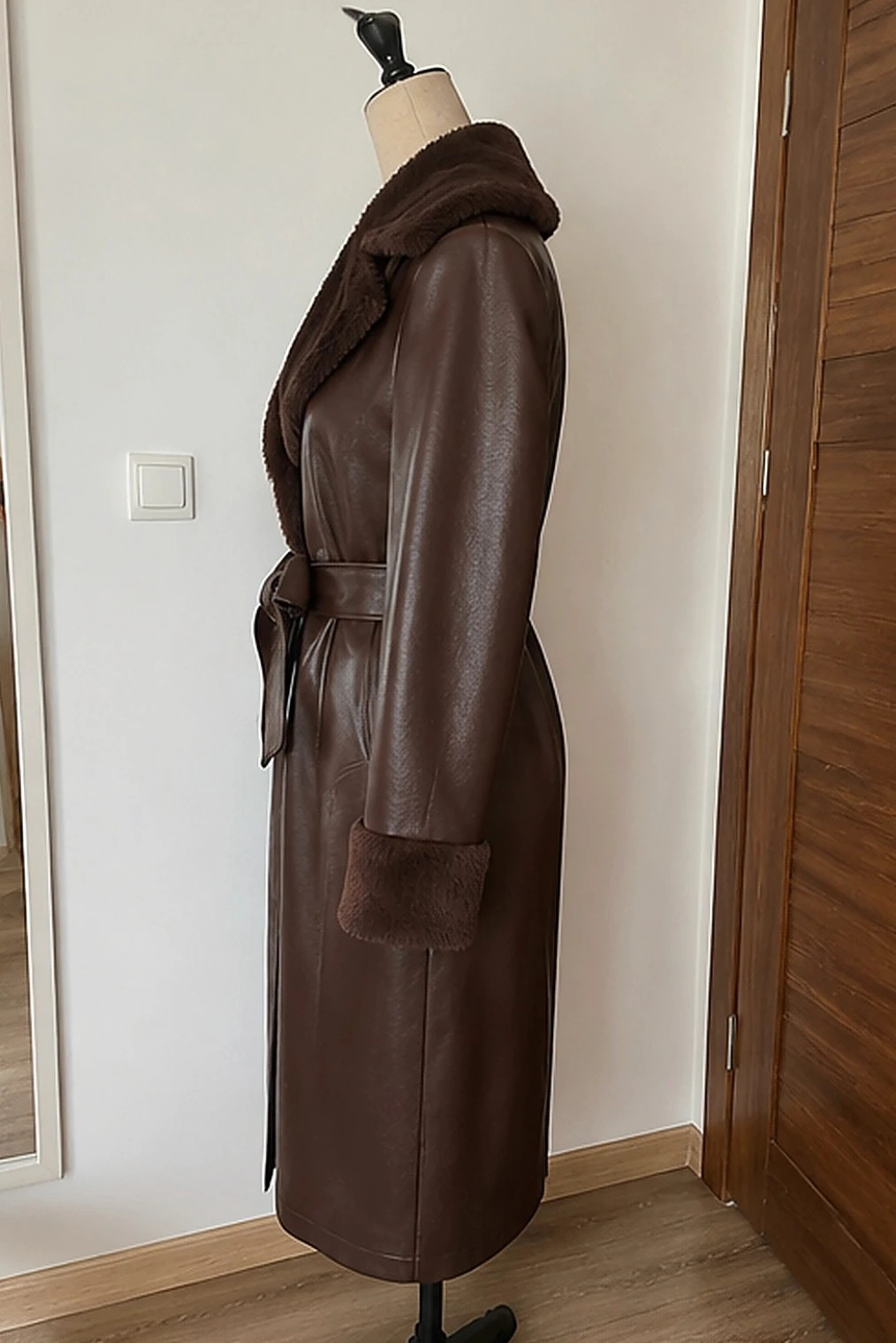 Manteau long similicuir tabac avec col et poignets fausse fourrure – Ateliers Provins – taille S / 36 / 8 3