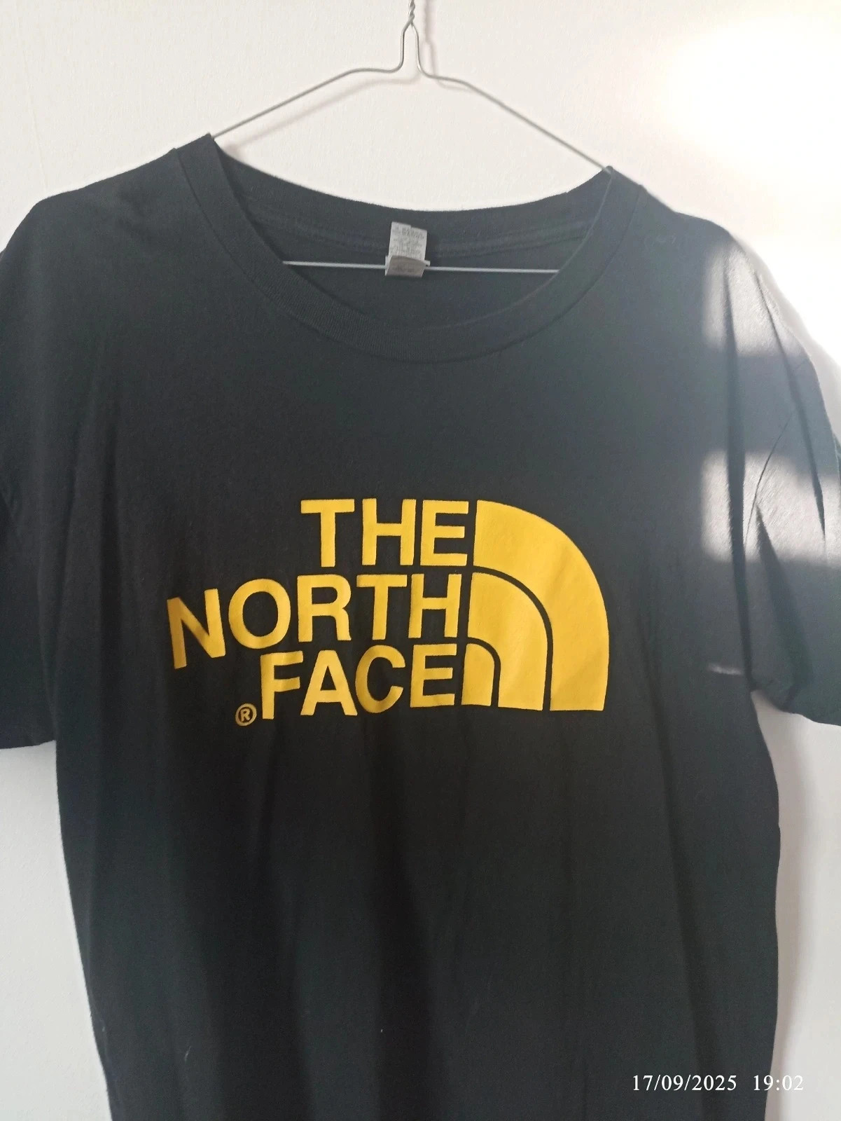 T-shirt noir imprimé The North Face jaune – The North Face – taille M 3