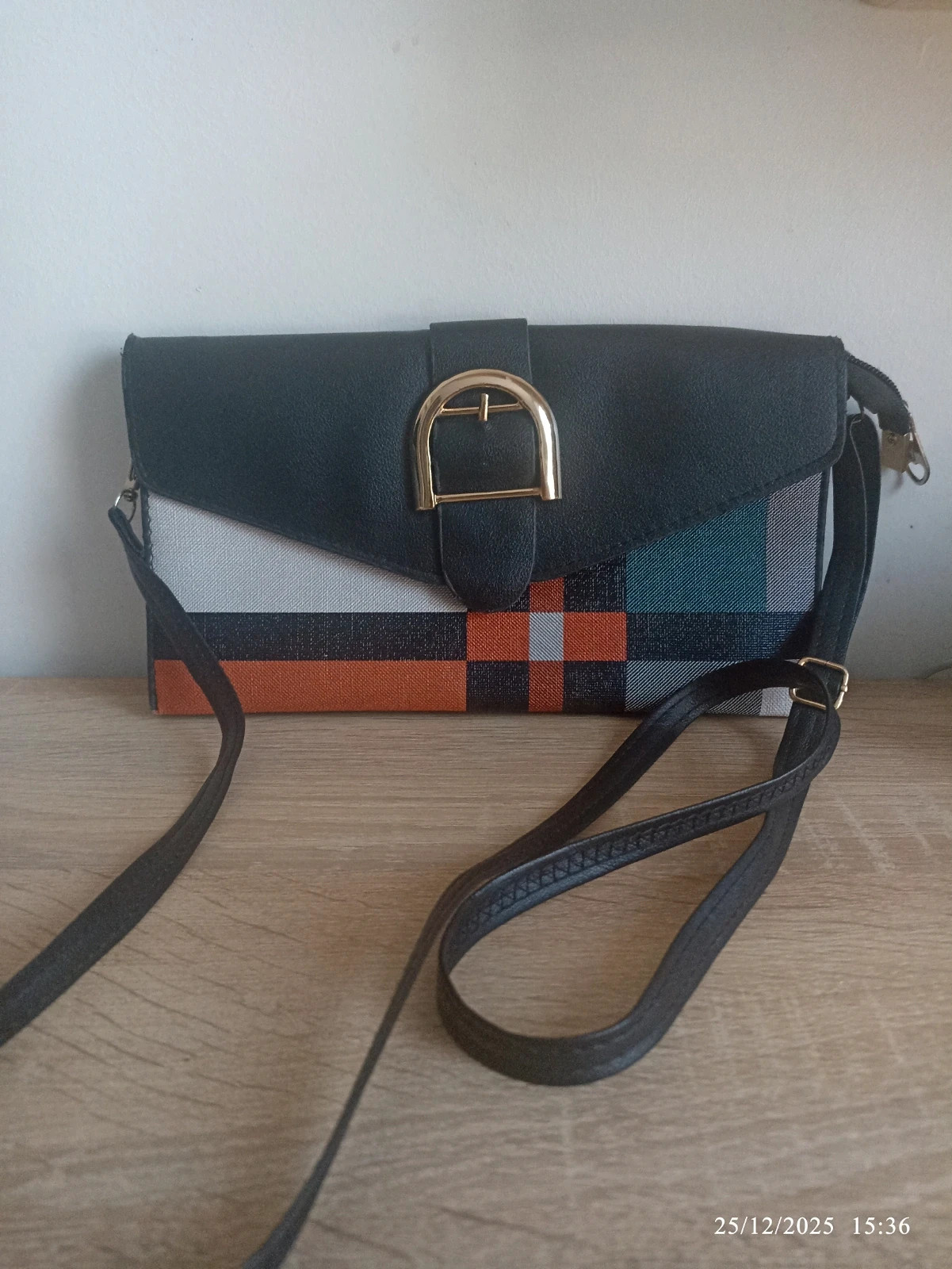Sac à main noir à motif carreaux – Élégant & intemporel – Tendance 2