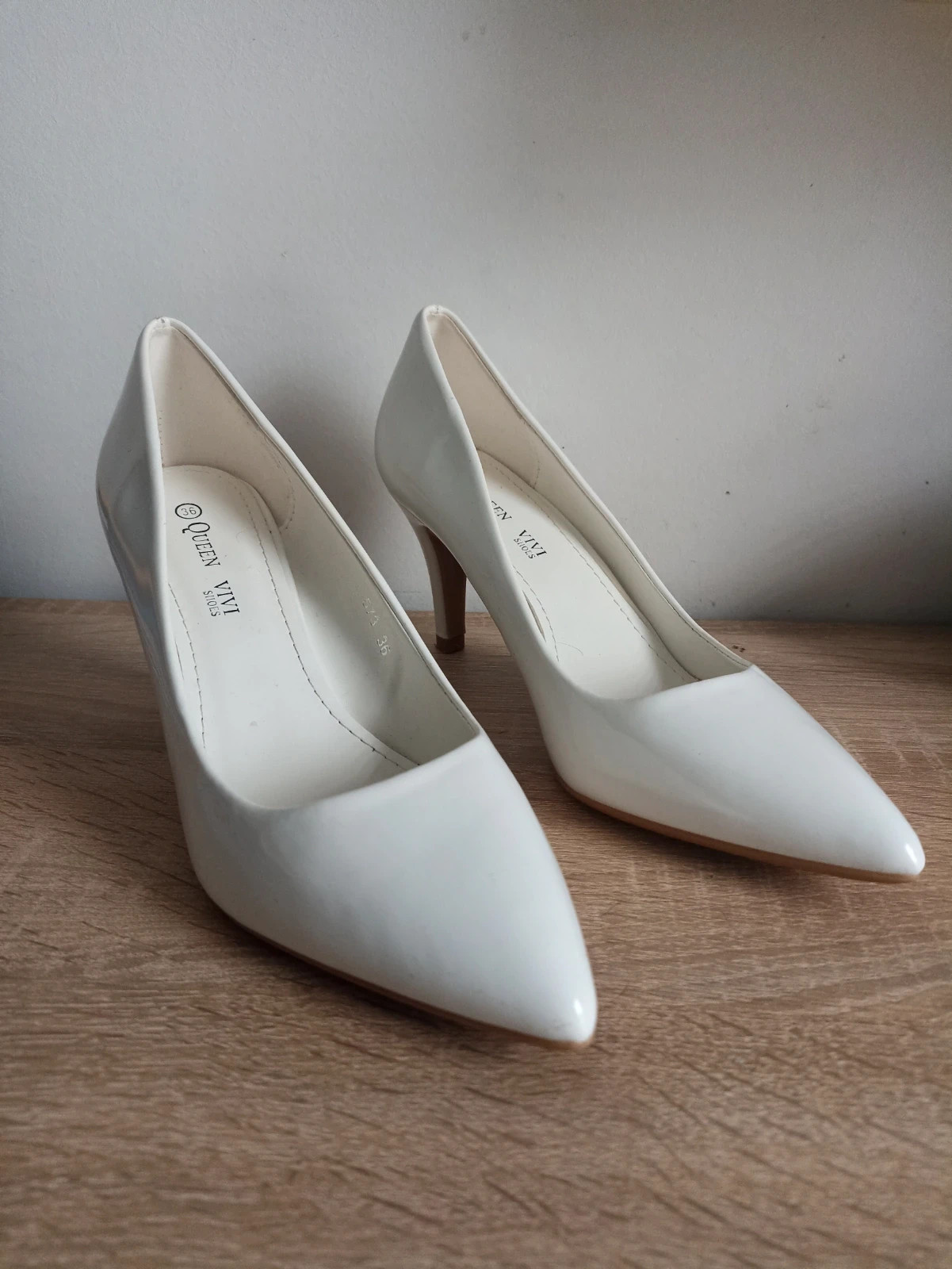👠 Escarpins blancs Queen VIVI – Élégants et intemporels – QUEEN VIVI – taille 36 2