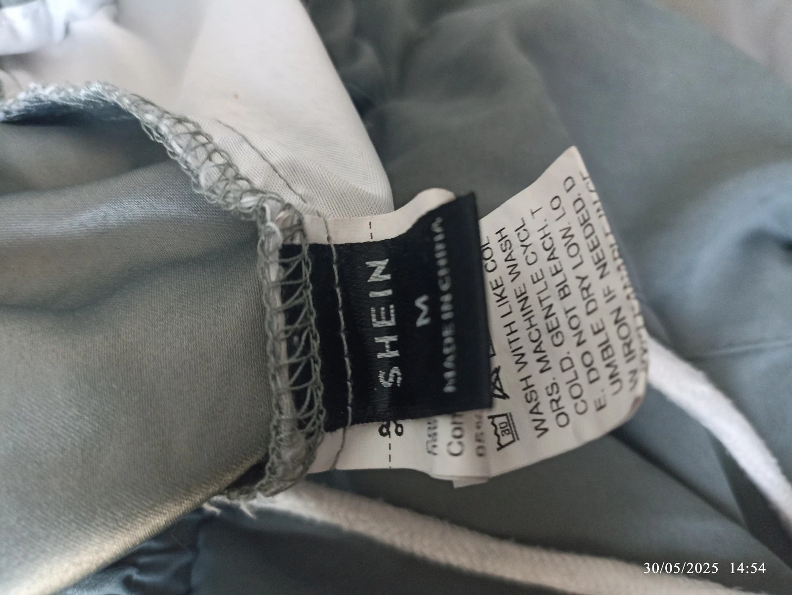 🩳 Short gris avec inscription chinois– Très bon état – Shein – taille M 5