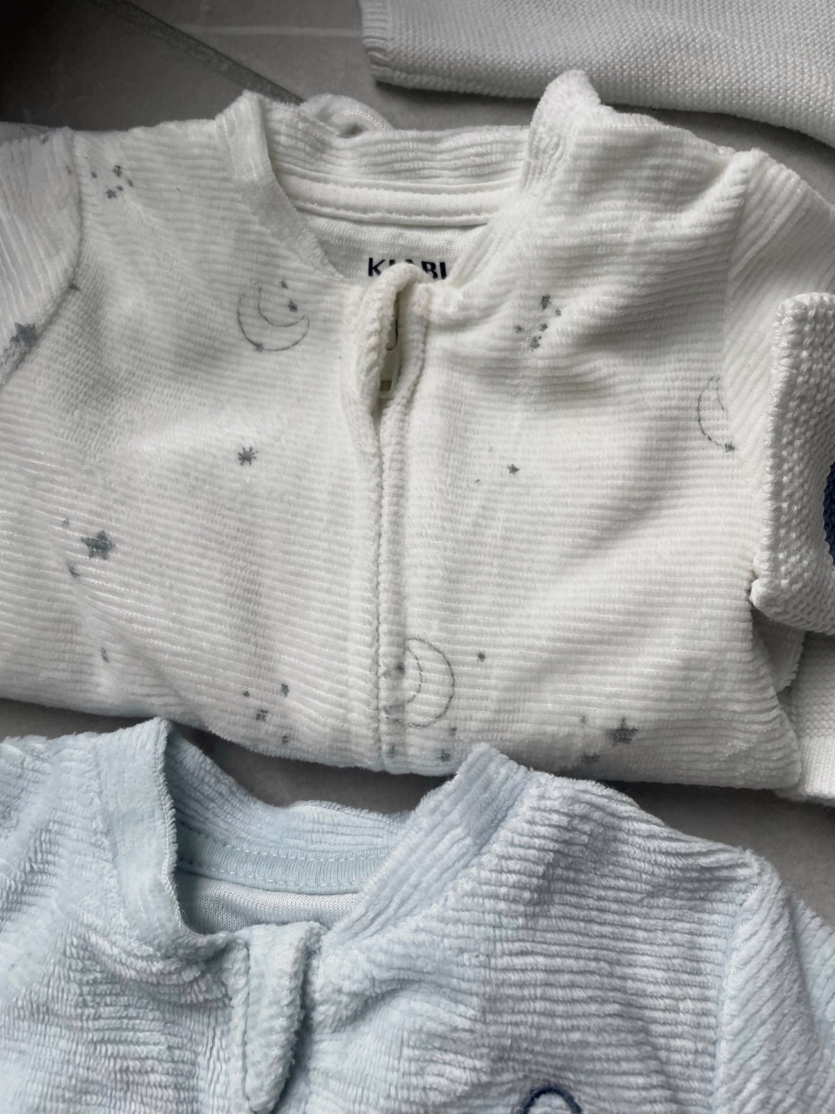 Lot de pyjamas/bodies/brassière 1 mois – Gémo – taille 3 mois 4