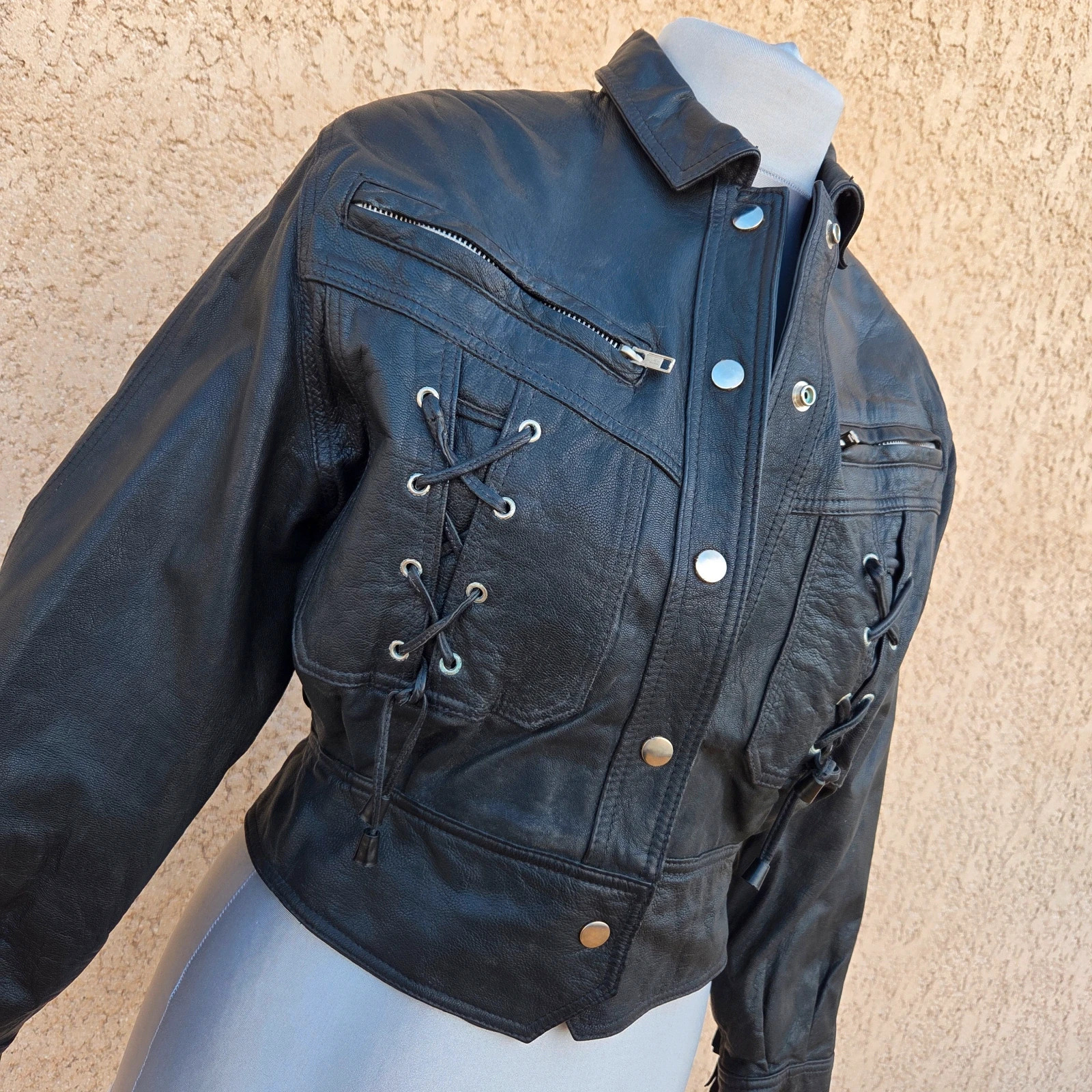 Veste cowboy femme blouson manteau moto année 80 année 90 taille S/M cuir noir a frange logo brodé – Vintage Dressing – taille M / 38 / 10 4