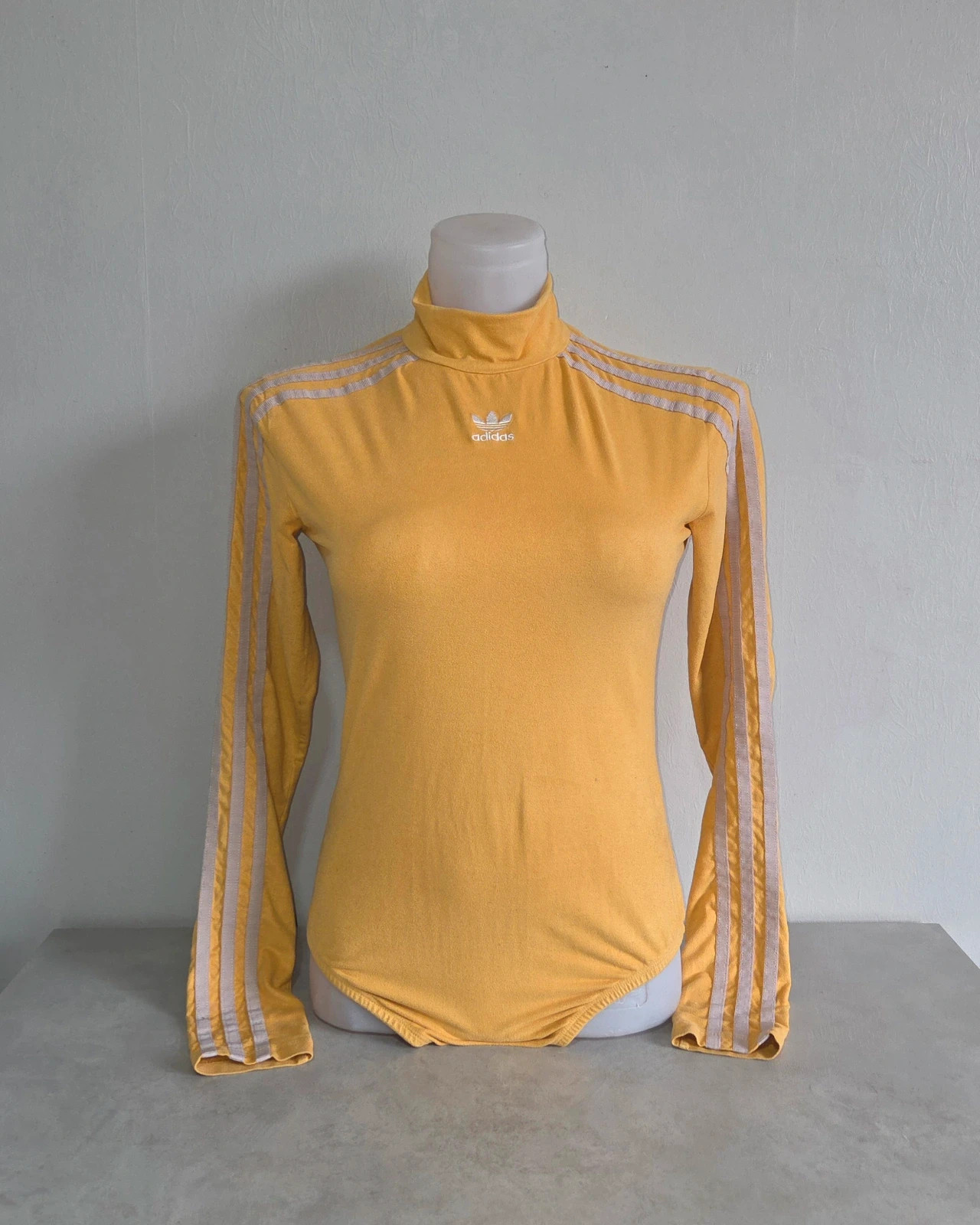 Bodie Adidas velour peau de pêche taille 36 manches longue jaune blanc – adidas – taille S / 36 / 8 2