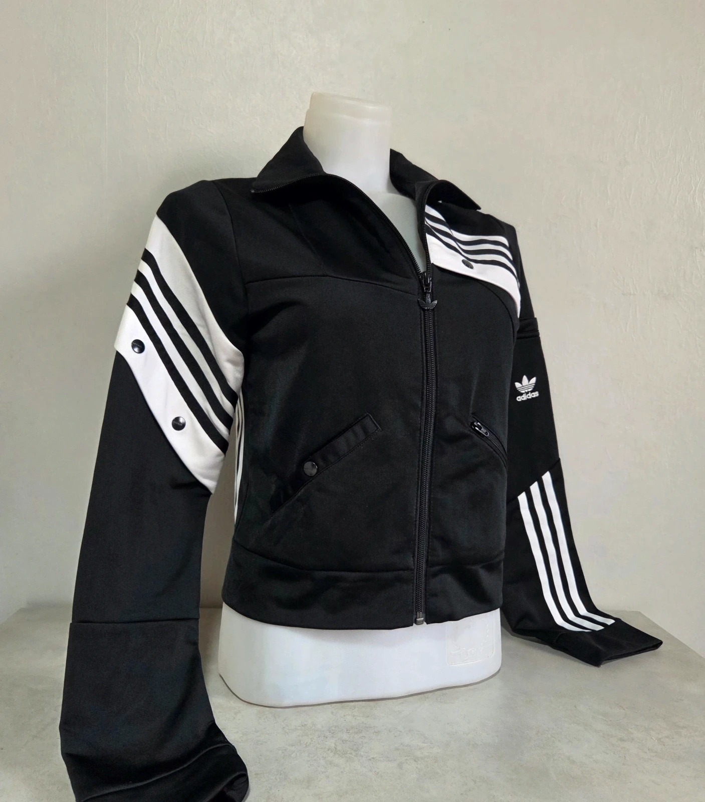 Veste zippé Adidas bouton pression vintage noir blanc courte crop top moulante taille M/38 – adidas – taille M / 38 / 10 2