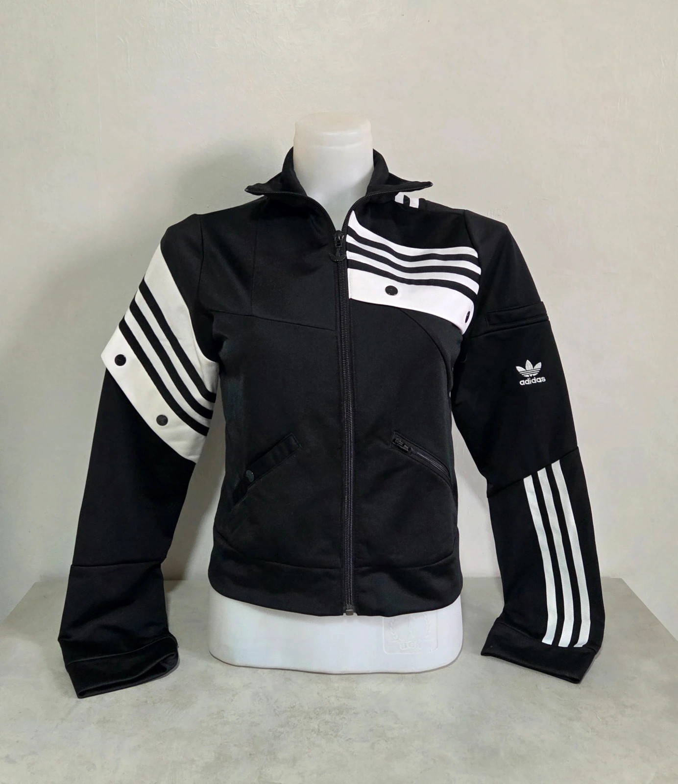 Veste zippé Adidas bouton pression vintage noir blanc courte crop top moulante taille M/38 – adidas – taille M / 38 / 10 3
