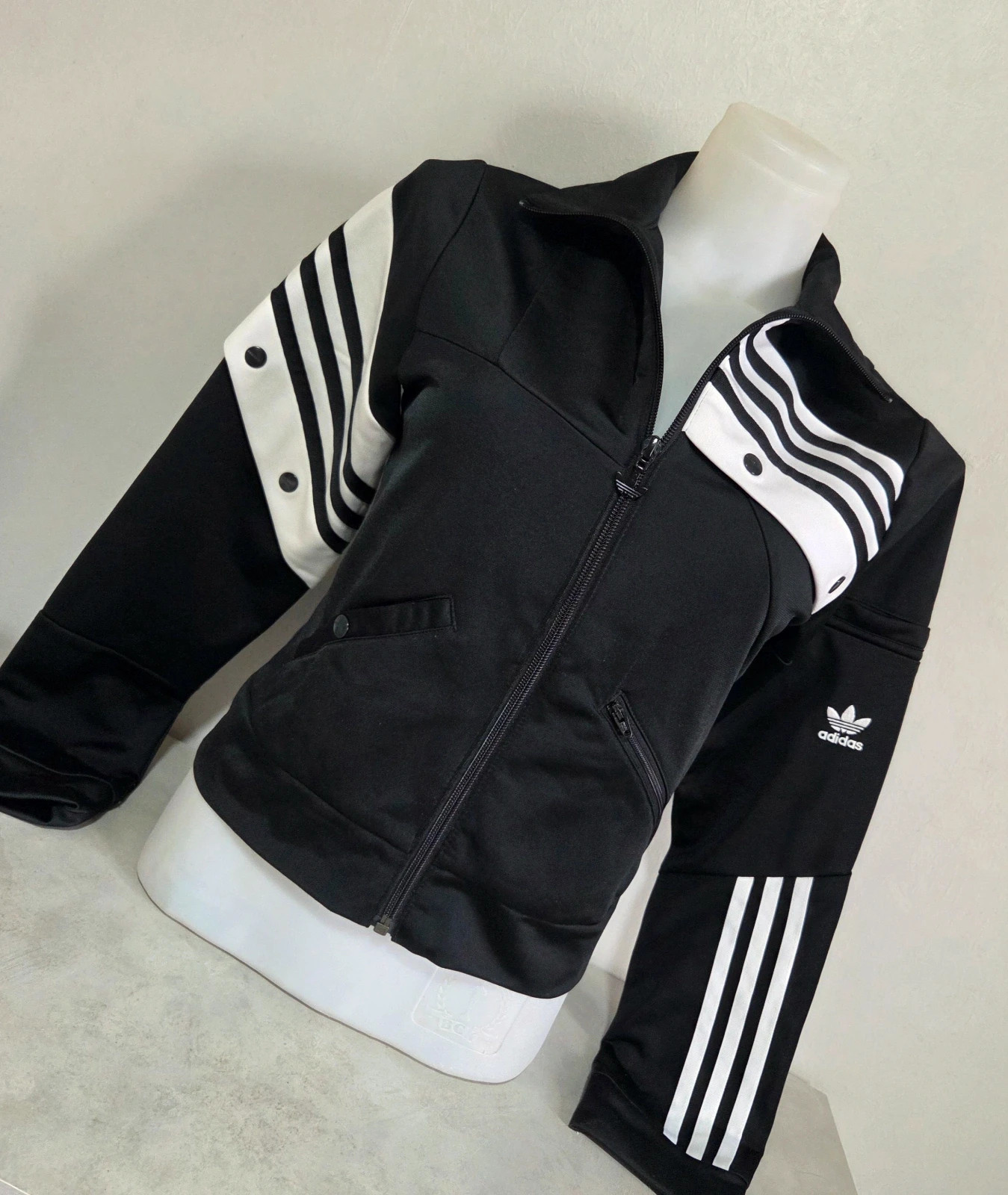 Veste zippé Adidas bouton pression vintage noir blanc courte crop top moulante taille M/38 – adidas – taille M / 38 / 10
