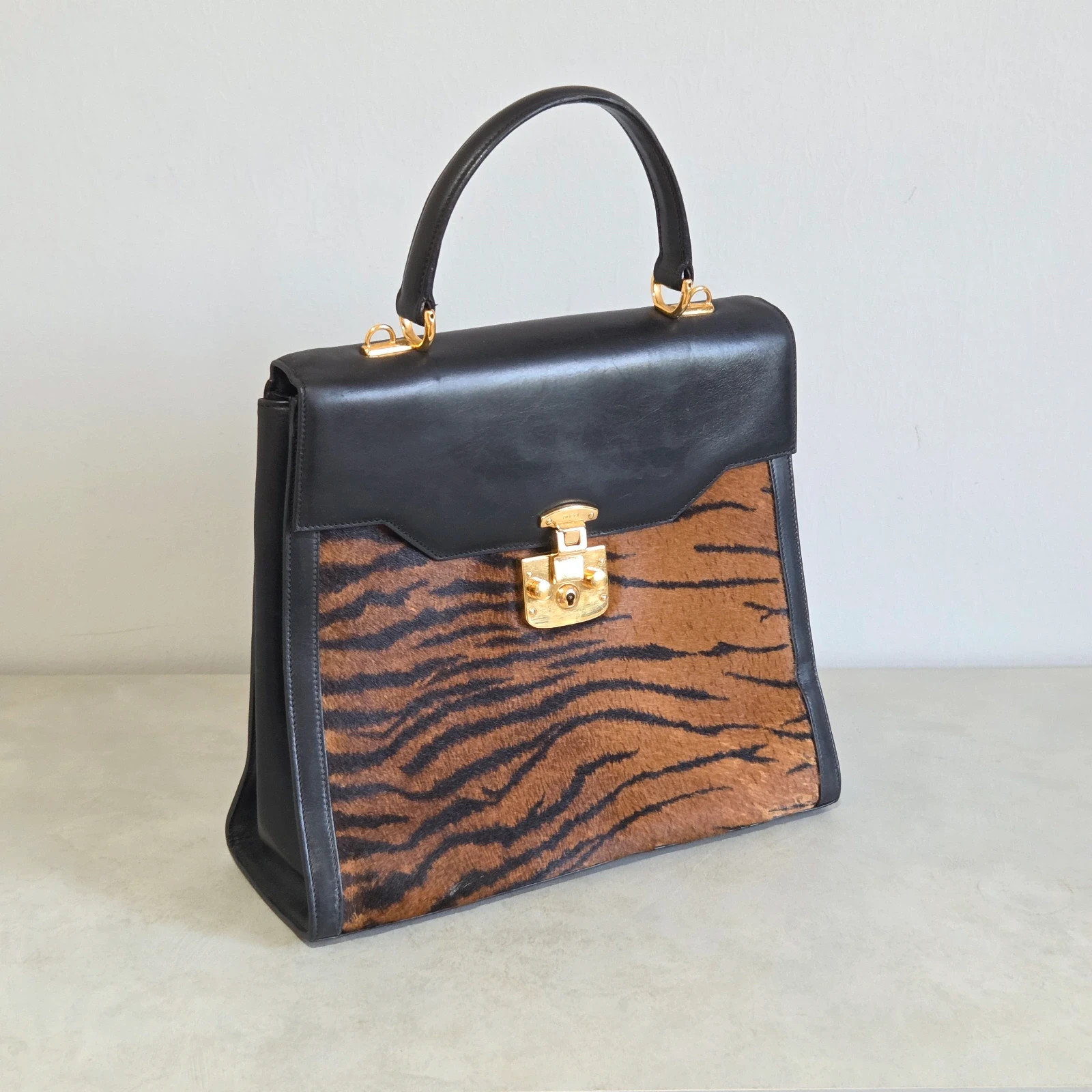 Sac a main Gucci Lady lock cuir motif zèbre tigre vintage année 90