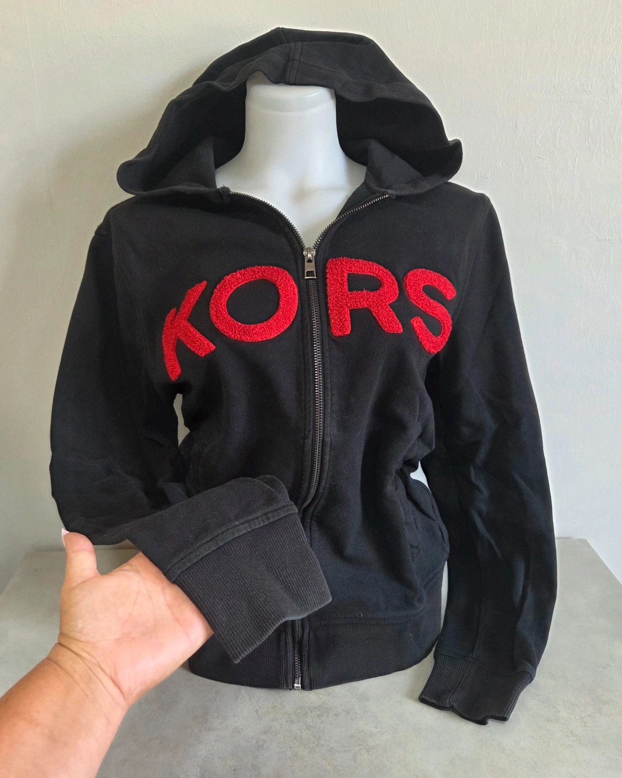 Pull sweat woody sweat-shirt capuche michael kors taille M 38 noir rouge – Michael Kors – taille M / 38 / 10 2