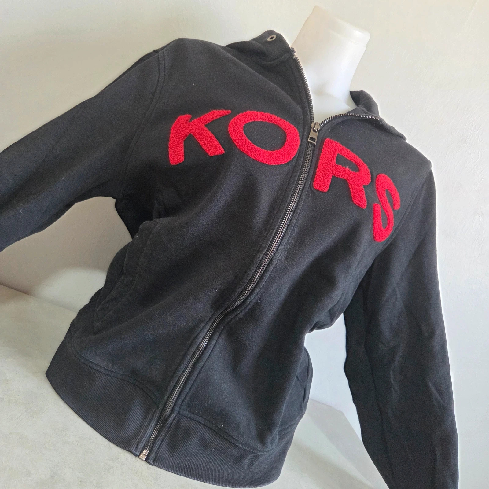 Pull sweat woody sweat-shirt capuche michael kors taille M 38 noir rouge – Michael Kors – taille M / 38 / 10 3