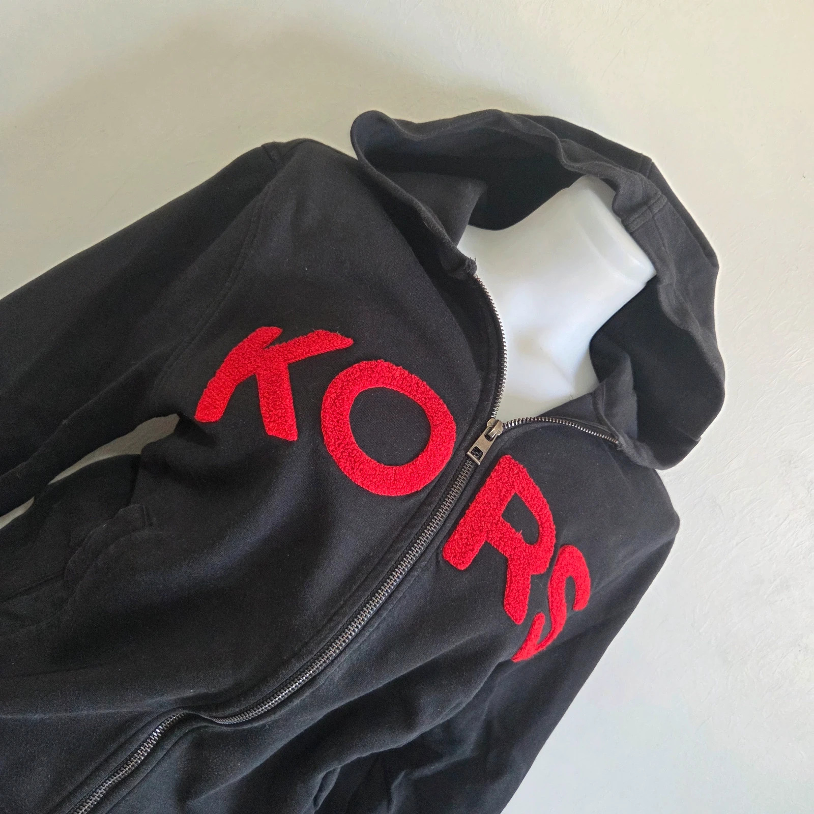 Pull sweat woody sweat-shirt capuche michael kors taille M 38 noir rouge – Michael Kors – taille M / 38 / 10 4