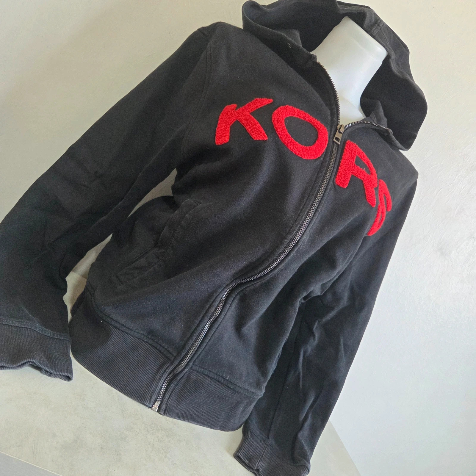 Pull sweat woody sweat-shirt capuche michael kors taille M 38 noir rouge – Michael Kors – taille M / 38 / 10 5