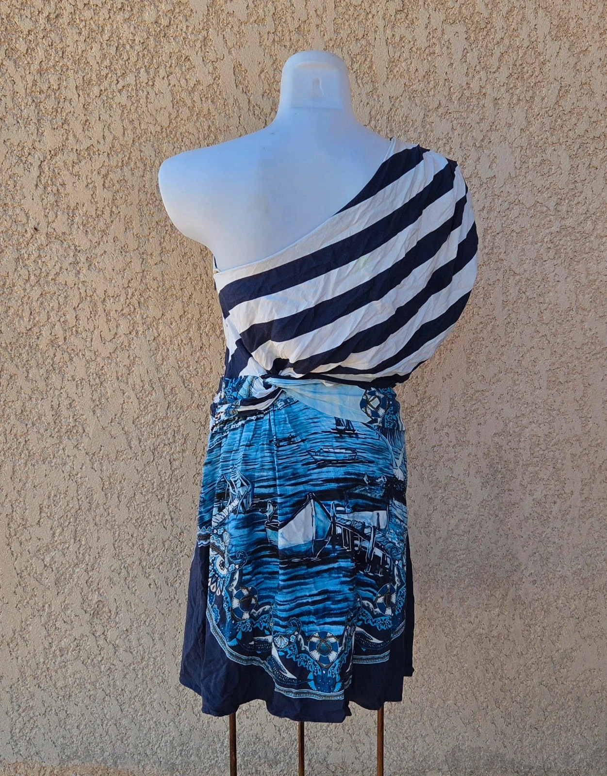 Robe farm rio épaule asymétrique cintré évasé motif taille M – Farm Rio – taille M / 38 / 10 4