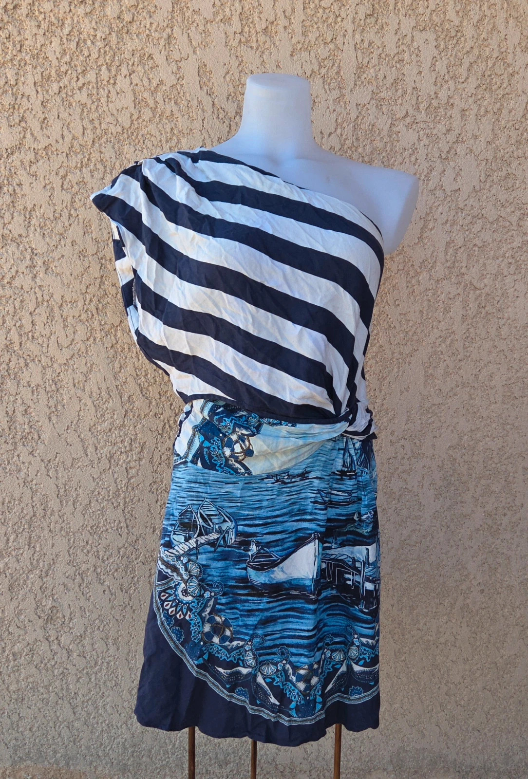 Robe farm rio épaule asymétrique cintré évasé motif taille M