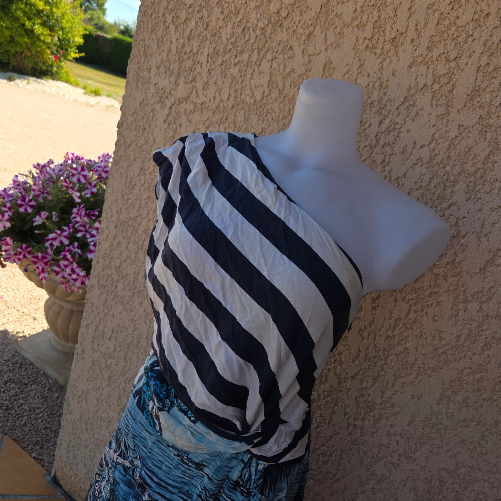 Robe farm rio épaule asymétrique cintré évasé motif taille M – Farm Rio – taille M / 38 / 10 5