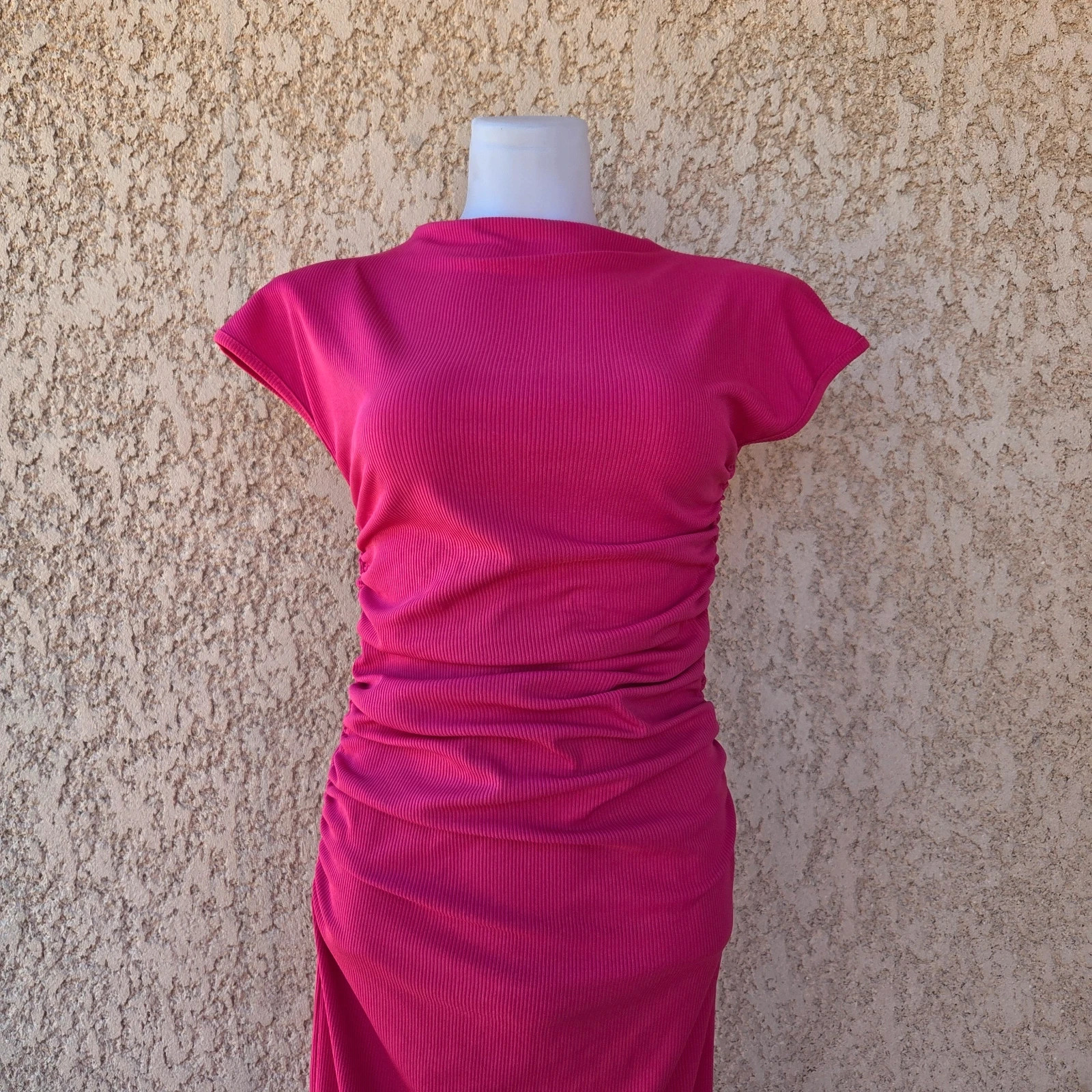 Robe longue cintré moulante rose fuchsia taille S/36 – Tendance – taille S / 36 / 8 5