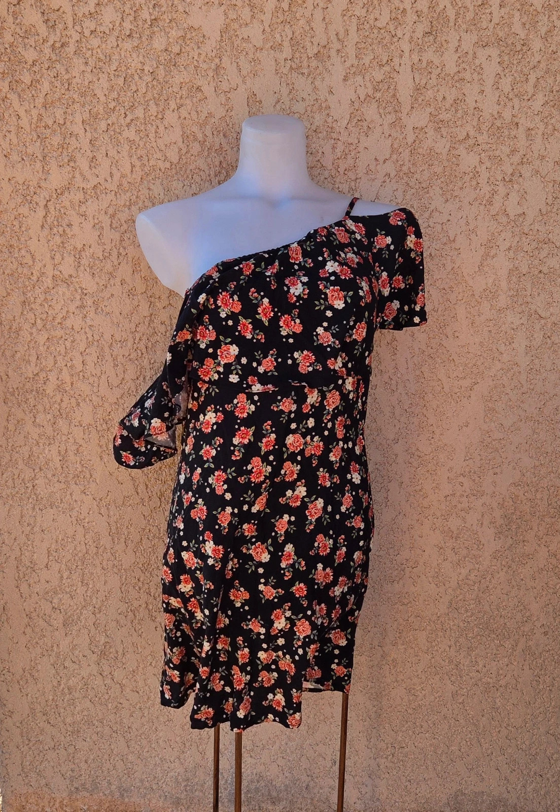 Robe mi longue Farm Rio taille S asymétrique noir fleur
