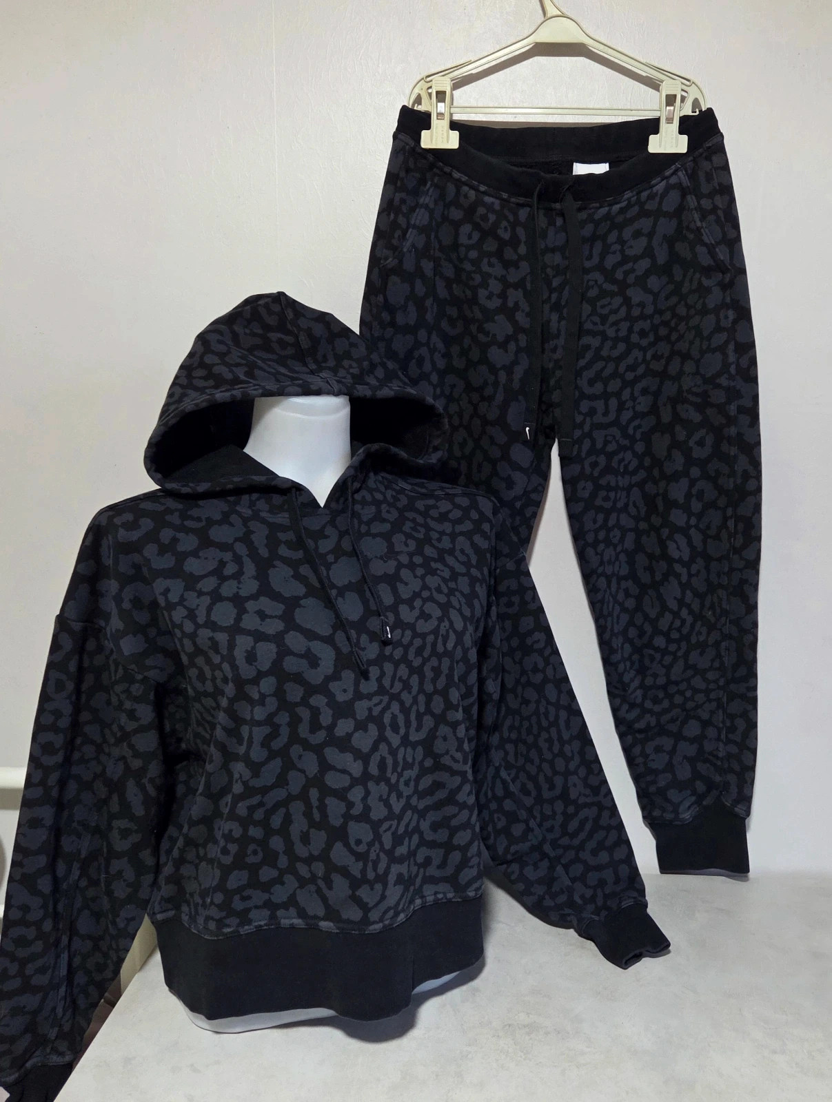 Ensemble survêtement jogging léopard nike noir gris taille XS/S – Nike – taille S / 36 / 8 2
