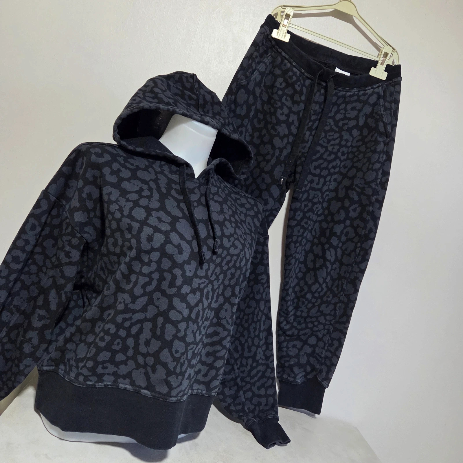 Ensemble survêtement jogging léopard nike noir gris taille XS/S – Nike – taille S / 36 / 8 3