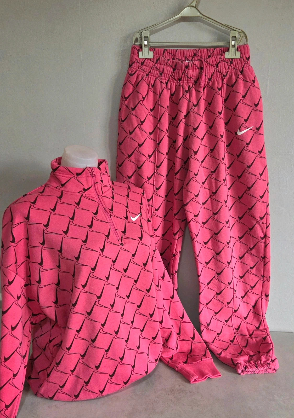Ensemble survêtement jogging nike rose fuchia taille S 36 – Nike – taille S / 36 / 8