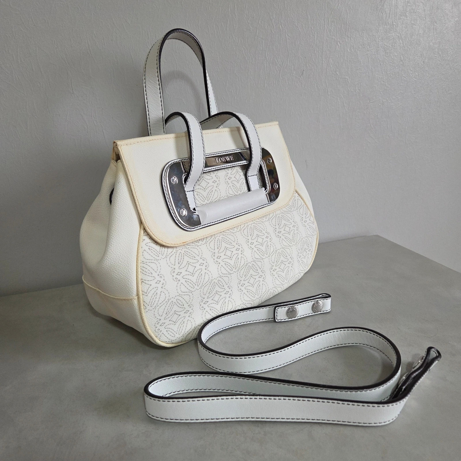Sac a main loewe vintage crème beige
