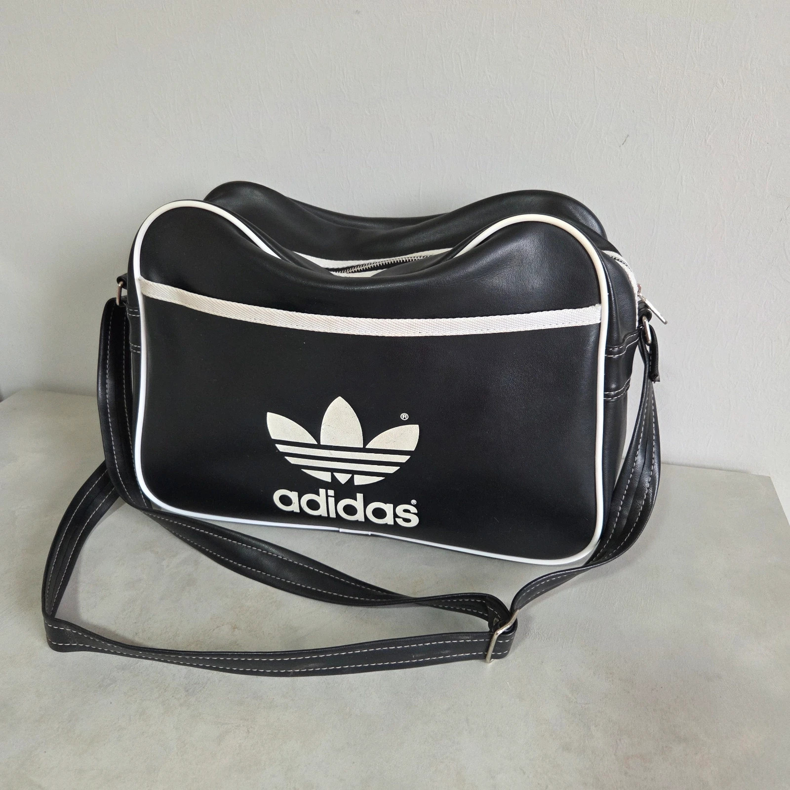 Sac sport voyage bandoulière Adidas vintage noir blanc – adidas 2