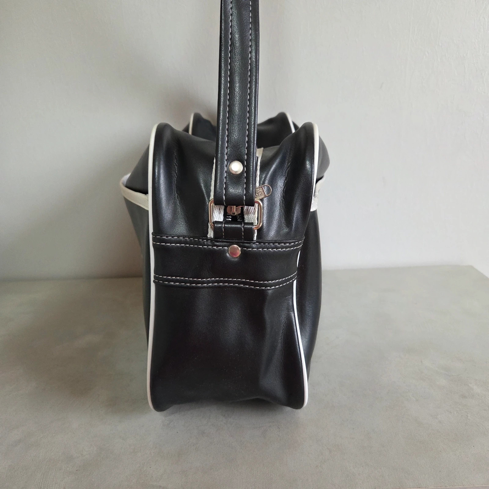 Sac sport voyage bandoulière Adidas vintage noir blanc – adidas 4