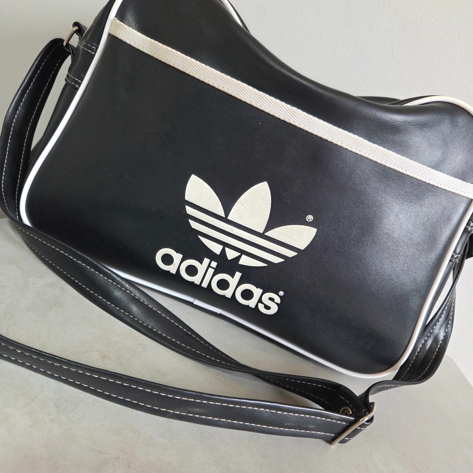 Sac sport voyage bandoulière Adidas vintage noir blanc – adidas 3