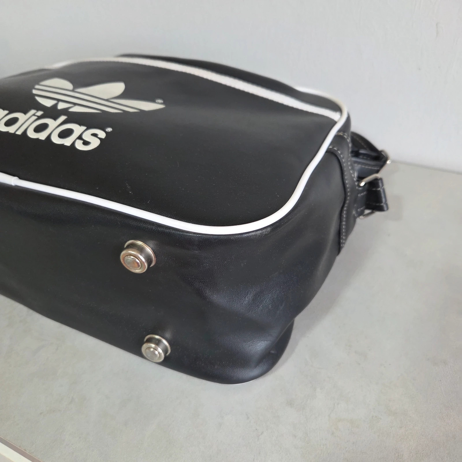 Sac sport voyage bandoulière Adidas vintage noir blanc – adidas 5