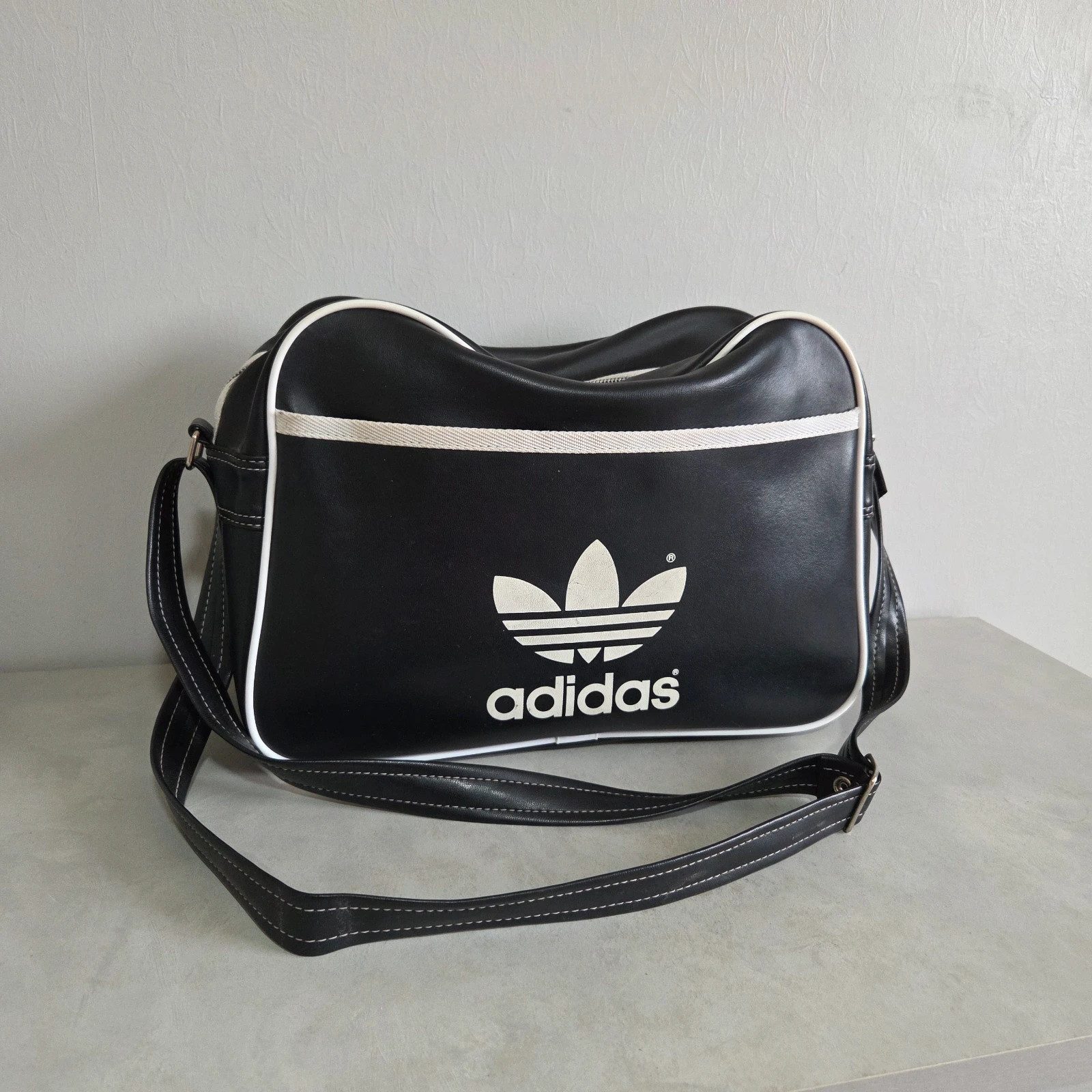 Sac sport voyage bandoulière Adidas vintage noir blanc – adidas