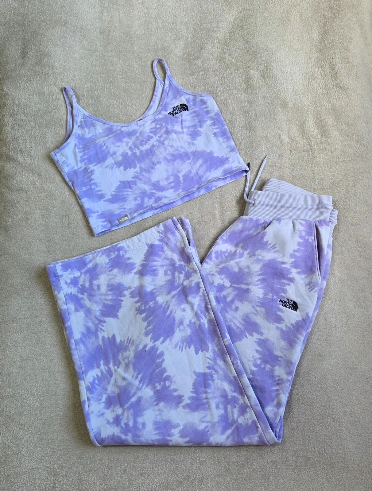Ensemble survêtement jogging crop top the north face taille L tayenday blanc lila