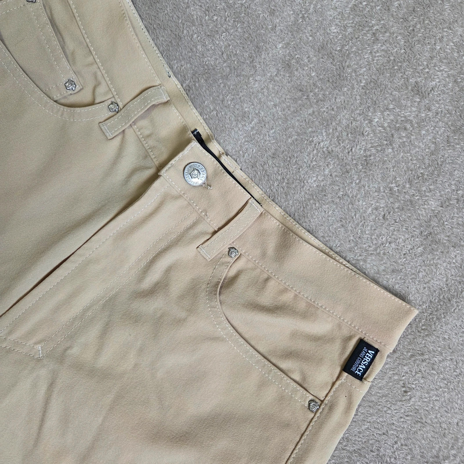 Short beige versace jeans couture matière élastique taille L – Versace Jeans Couture – taille L / 40 / 12 3
