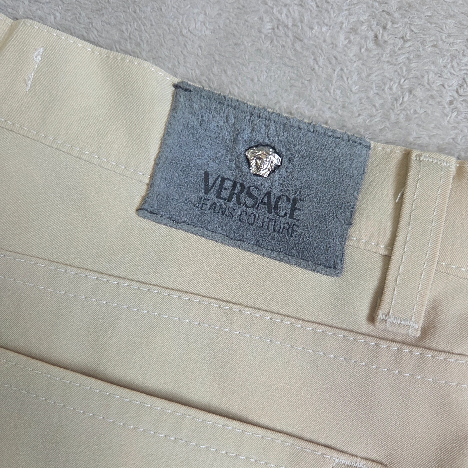 Short beige versace jeans couture matière élastique taille L – Versace Jeans Couture – taille L / 40 / 12 4