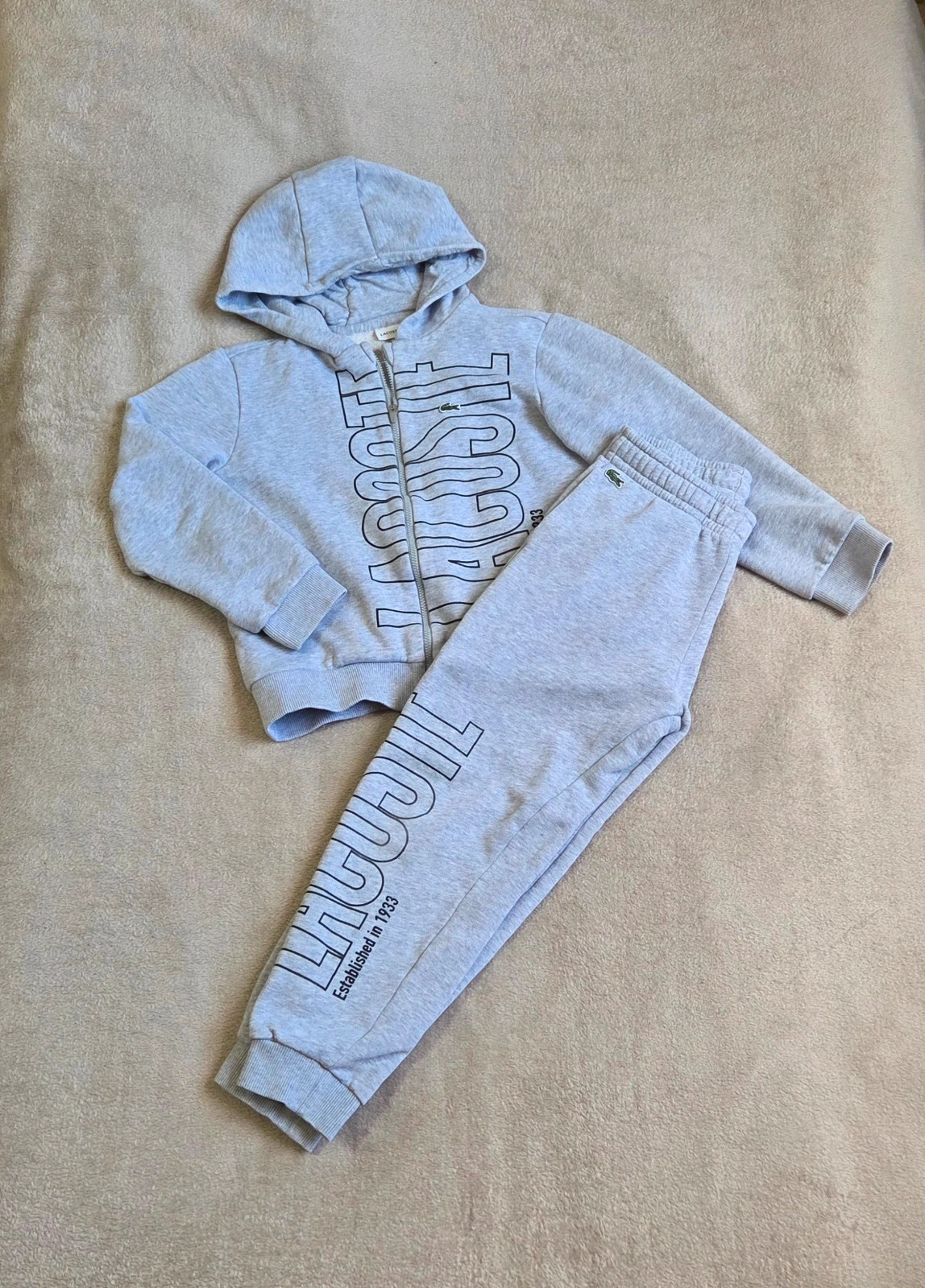Ensemble survêtement jogging Lacoste gris enfant taille 10 ans