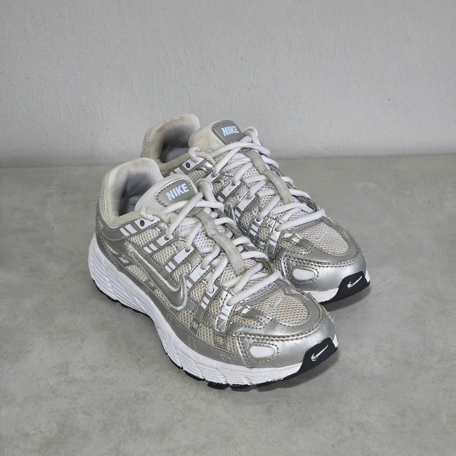 Sneakers basket trainers nike P6000 taille 35 blanc gris – Nike – taille 35 5