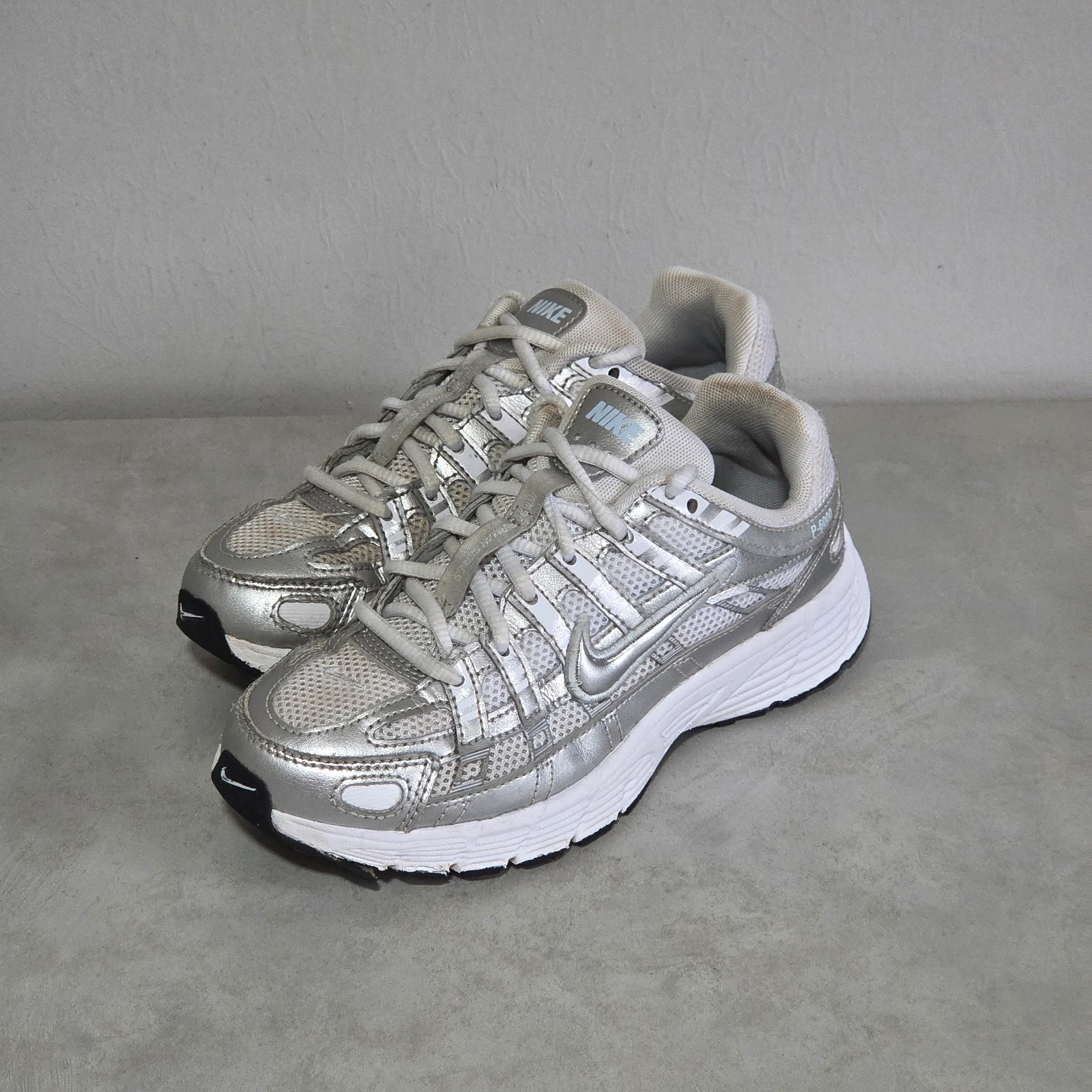 Sneakers basket trainers nike P6000 taille 35 blanc gris – Nike – taille 35 4