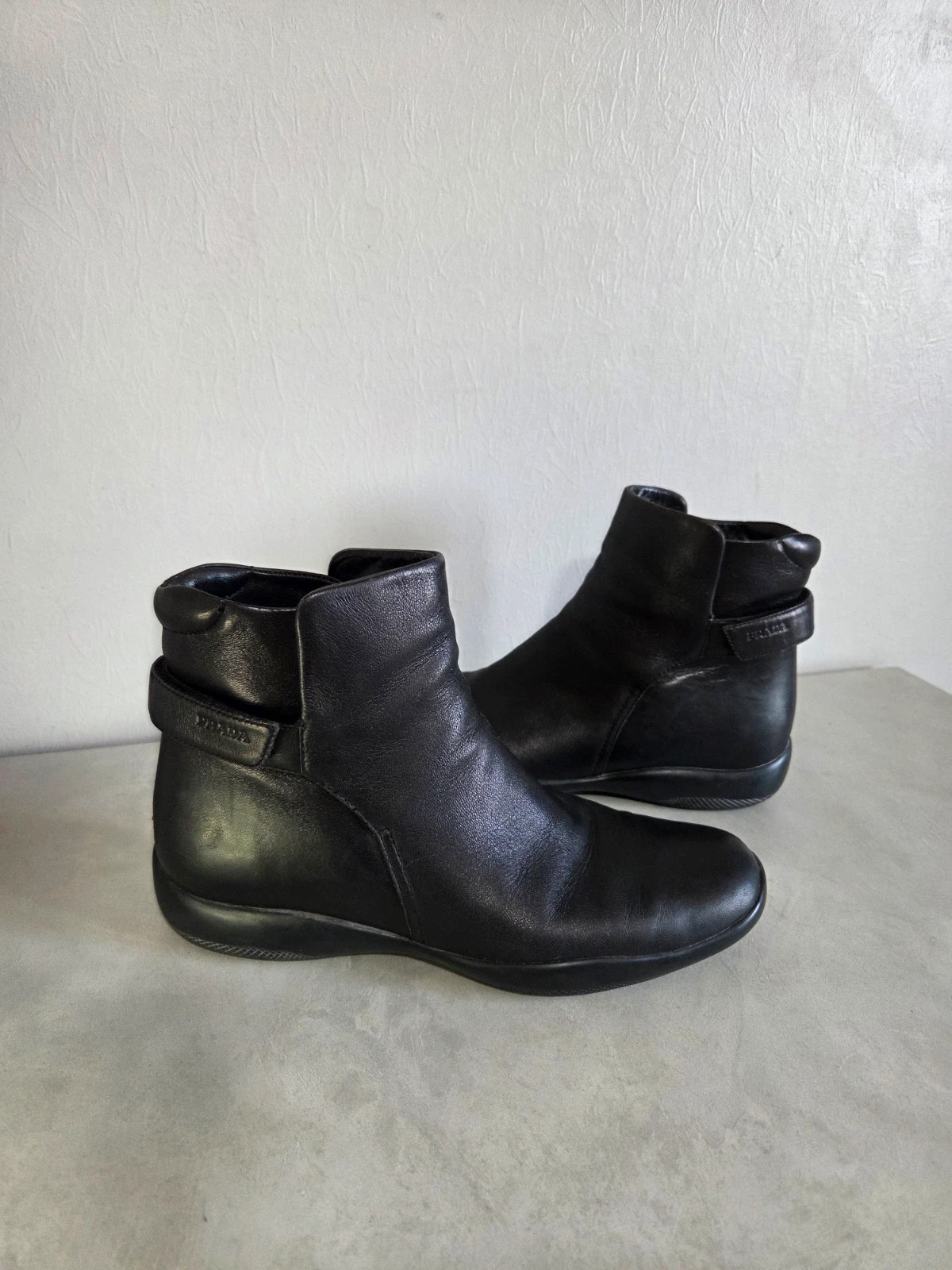 Botte bottine mis haute sans talons prada cuir noir taille 35/36 – Prada – taille 36 3