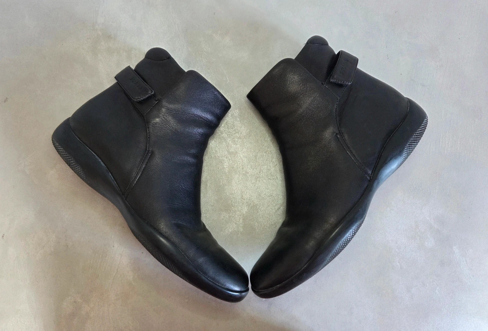 Botte bottine mis haute sans talons prada cuir noir taille 35/36 – Prada – taille 36 2