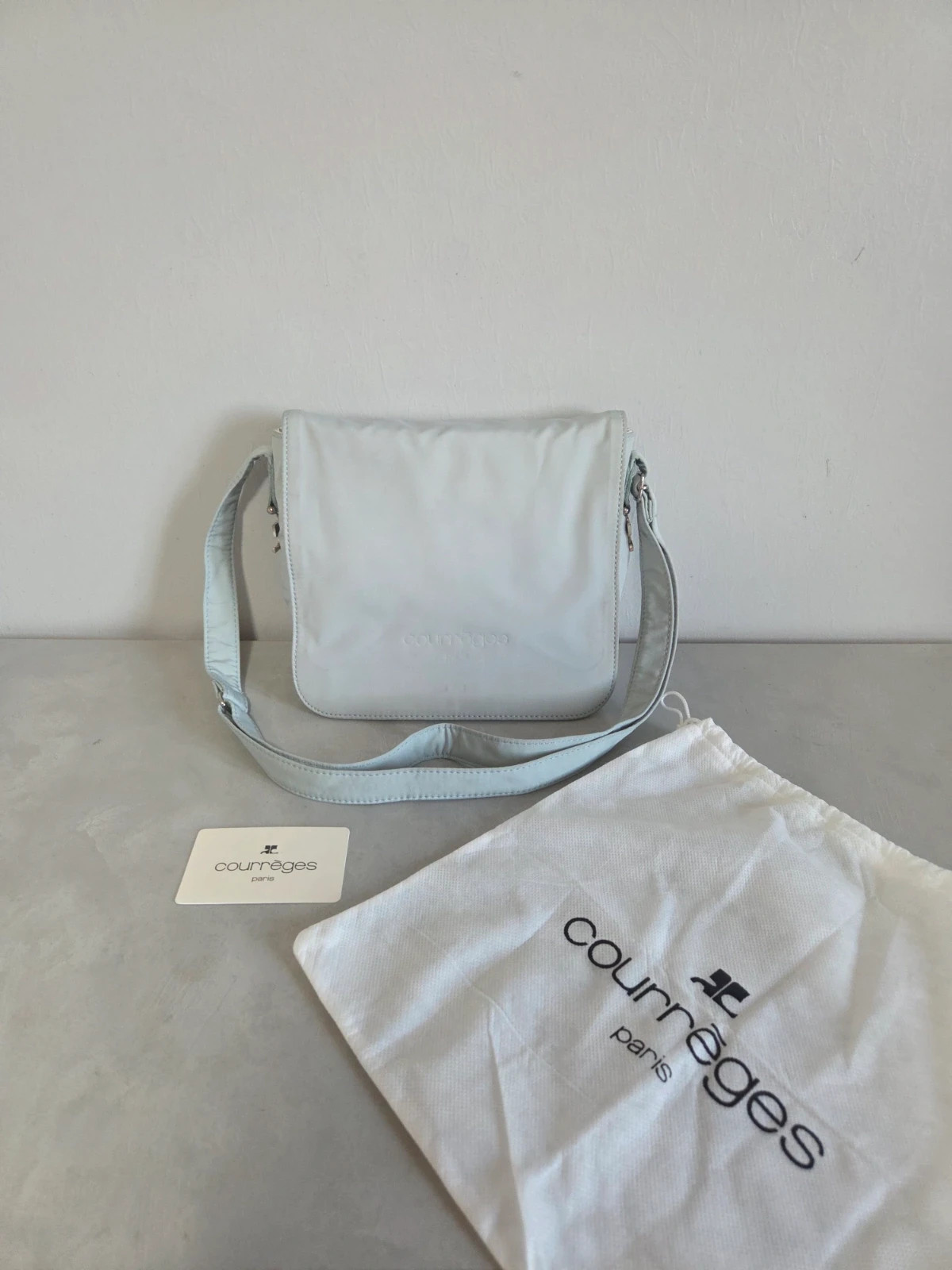Sac a main bandoulière courrèges vintage bleu clair turquoise