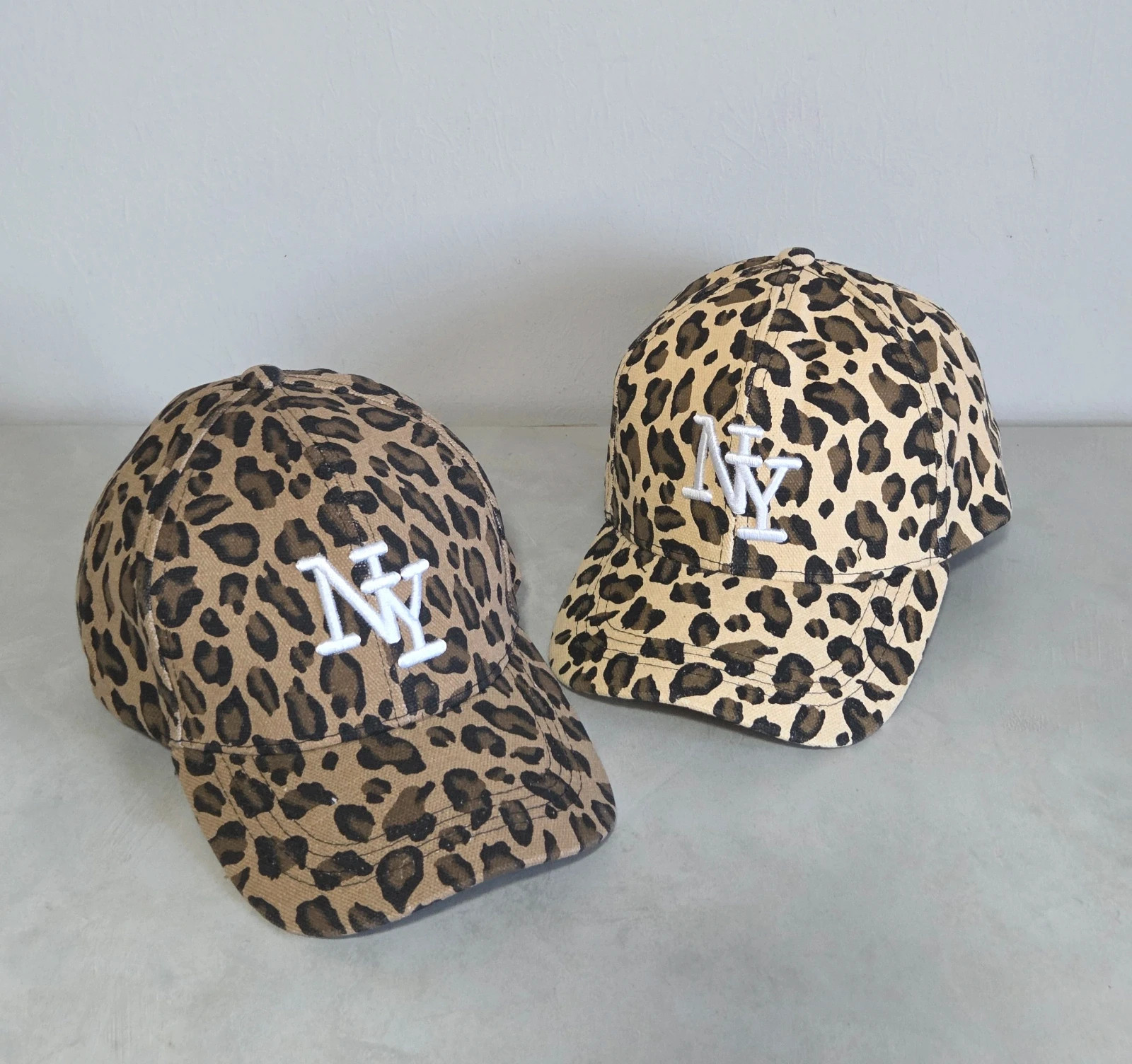 Lots de 2 casquettes léopard neuve – Femme – taille Taille unique