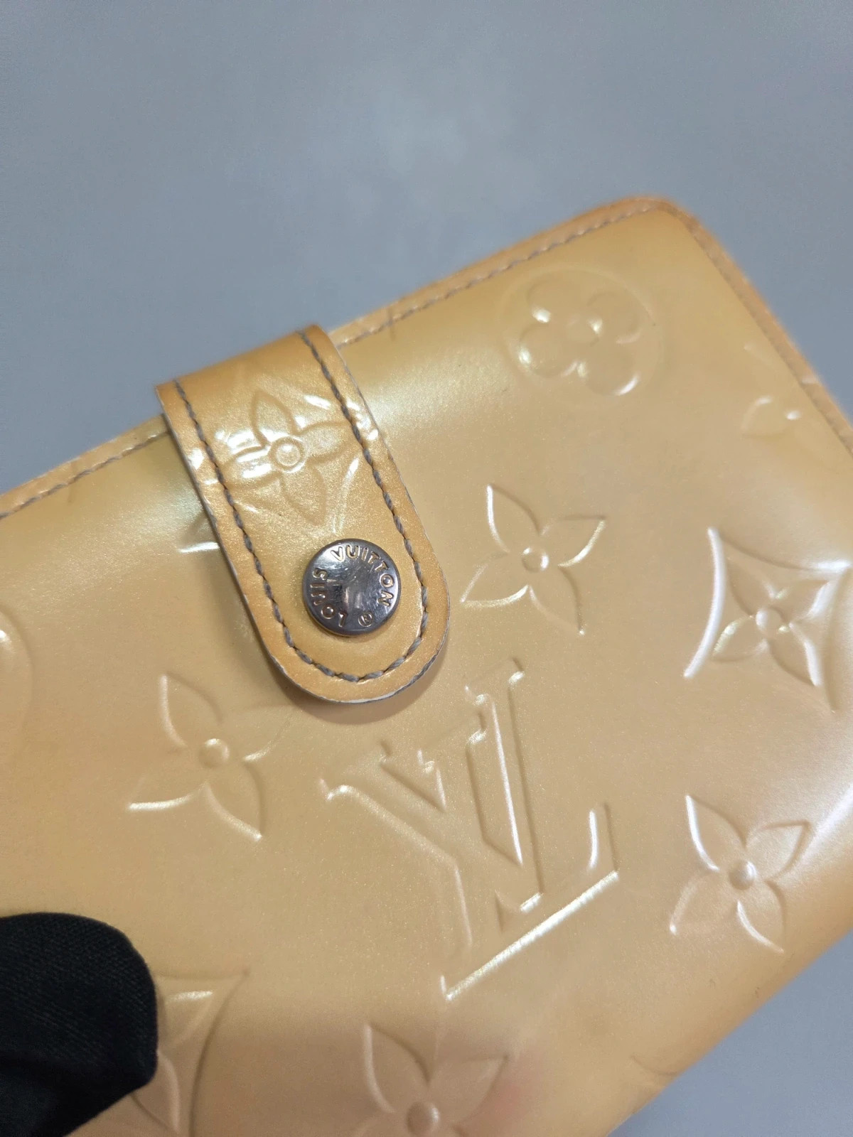 Porte monnaie porte feuille Porte carte Louis vuitton cuir vernis jaune pâle – Louis Vuitton 3