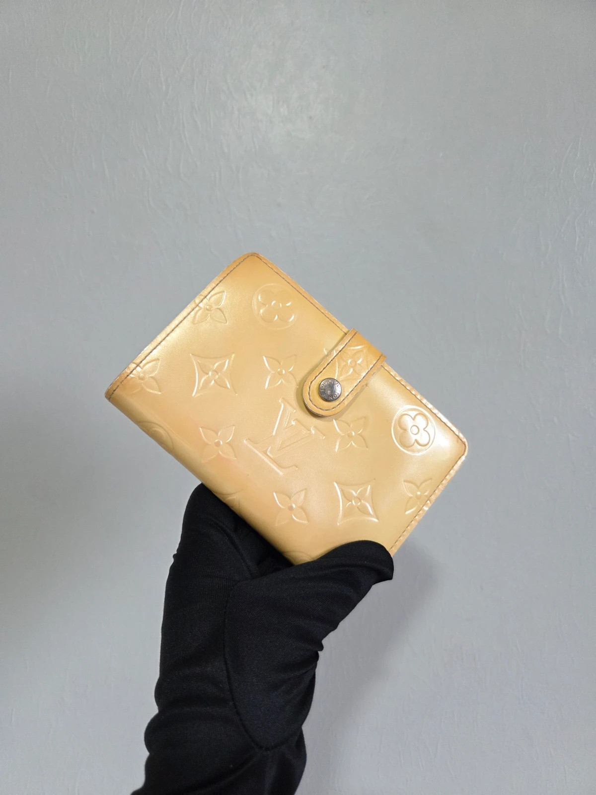 Porte monnaie porte feuille Porte carte Louis vuitton cuir vernis jaune pâle – Louis Vuitton 2