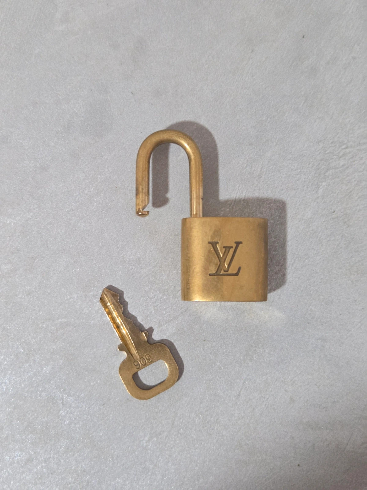 Accessoires cadenas Louis vuitton n°306