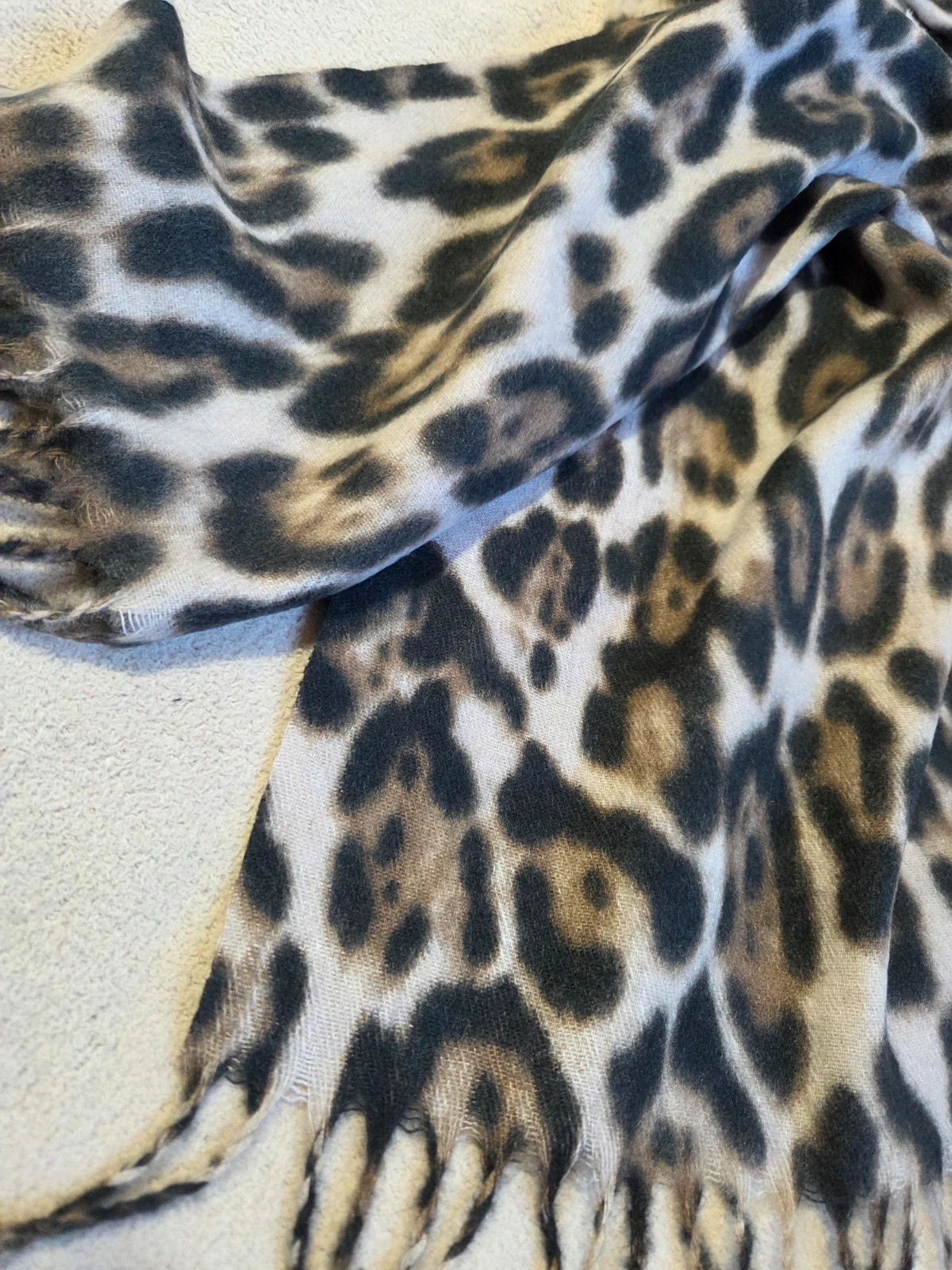 Écharpe léopard 100% cachemire – Cashmere 2