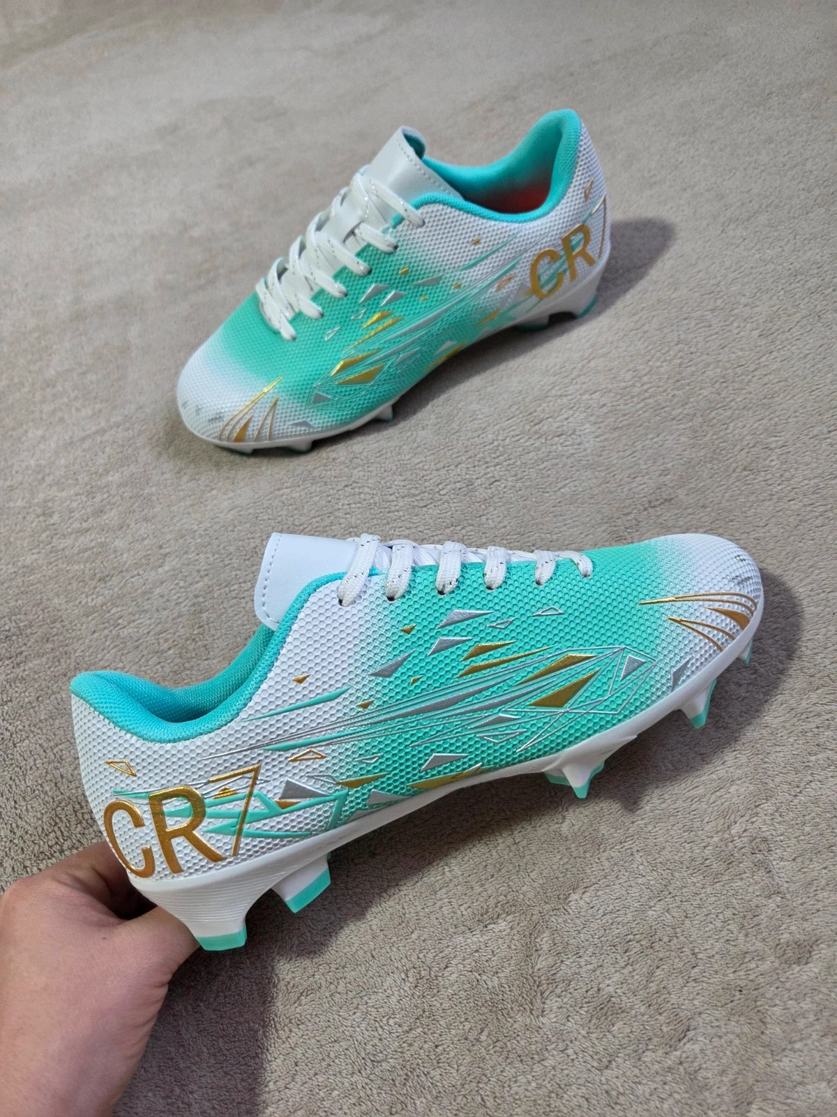 Chaussures de foot crampons CR7 taille 38 neuf