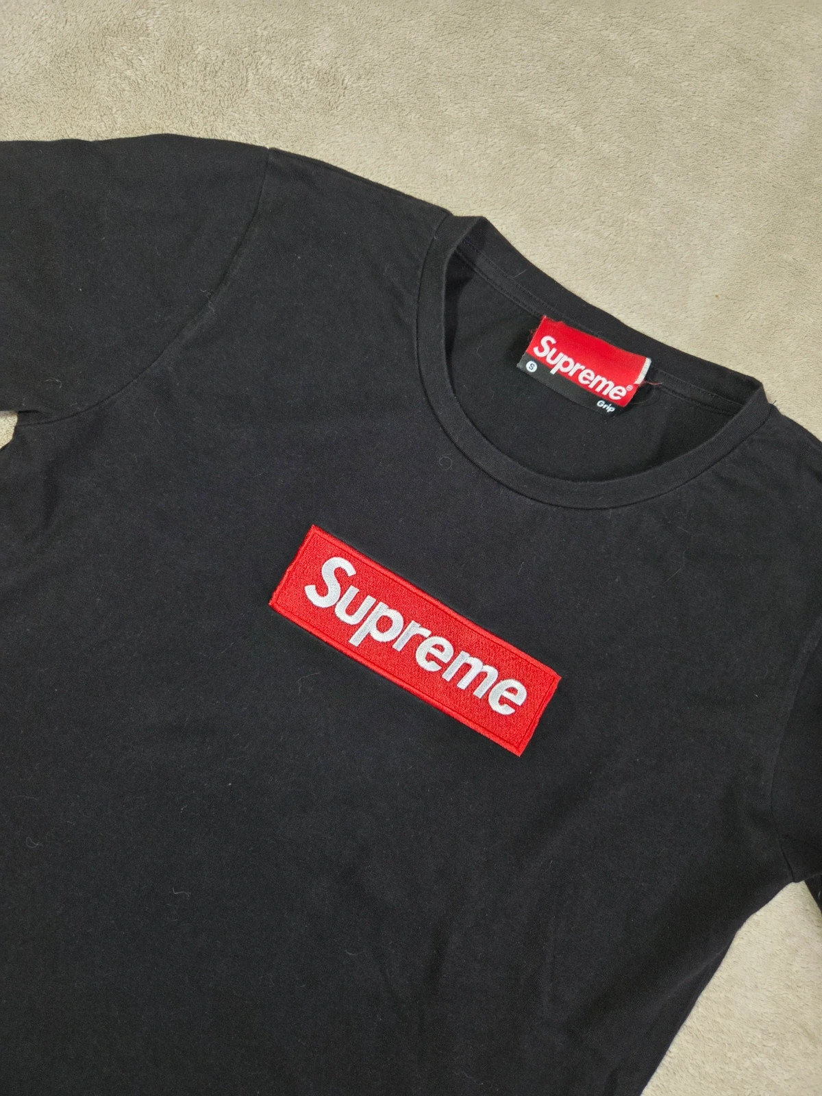 T-shirt Supreme taille S logo brodé – Supreme – taille S / 36 / 8 2