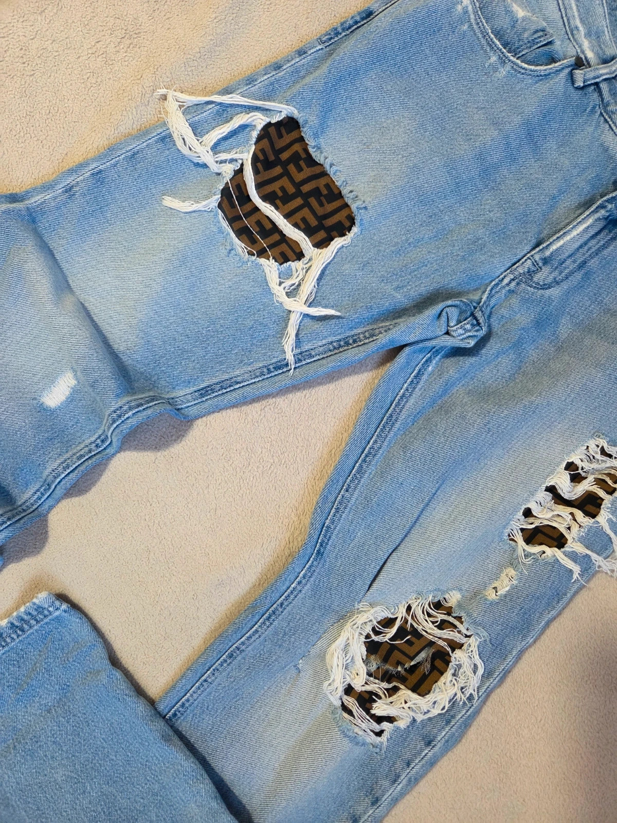 Jeans troué délavé fendi taille M – Fendi – taille M / 38 / 10 2