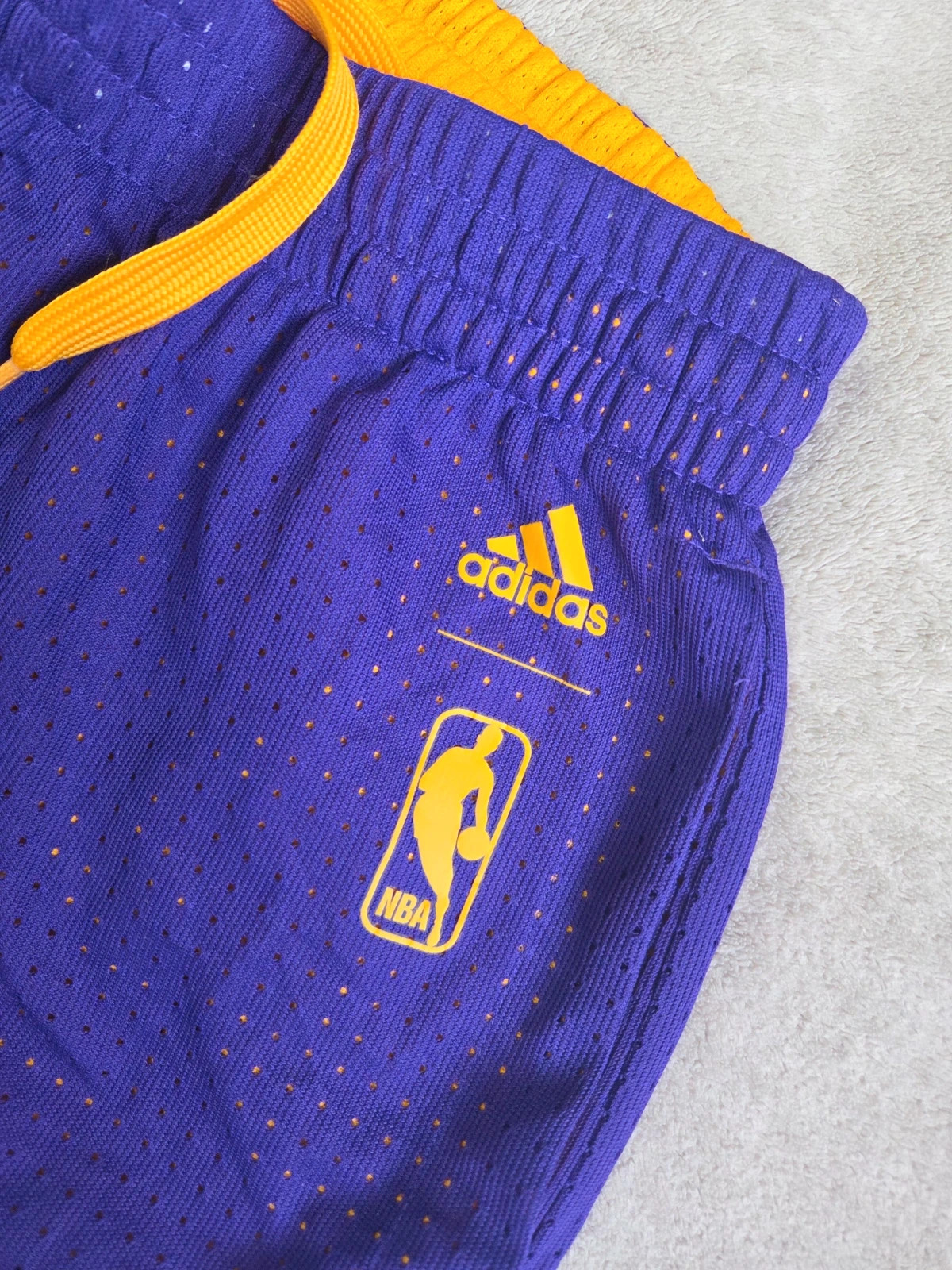 Short vêtements sport basket taille XS – adidas – taille XS 3