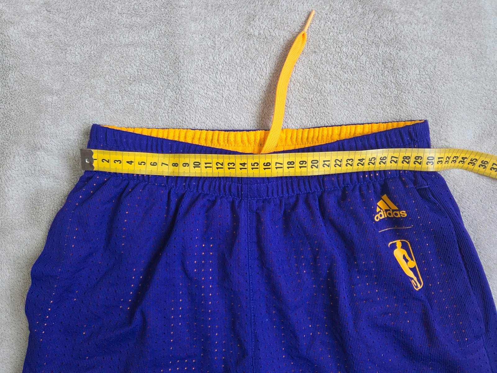Short vêtements sport basket taille XS – adidas – taille XS 5