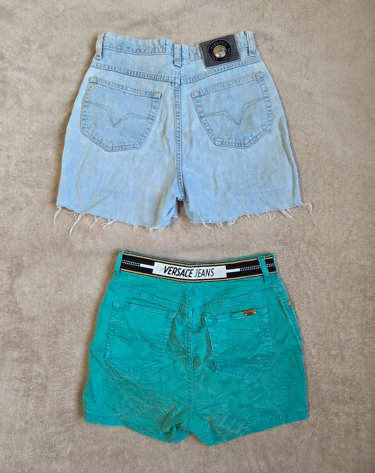 Lot 2 shorts versace taille S / M – Versace – taille M / 38 / 10 2